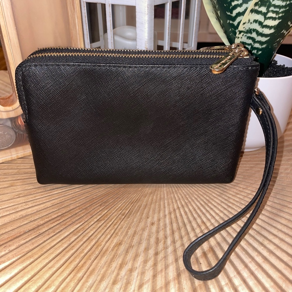 Black Michael Kors double zip Wristlet 🖤 - Picture 4 of 10